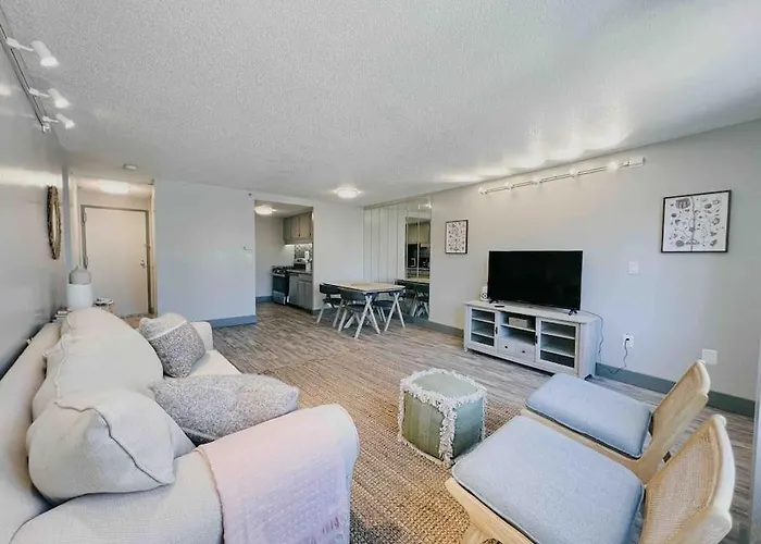 The Hartford Skyline - Stylish Downtown Condo With Wifi Gym